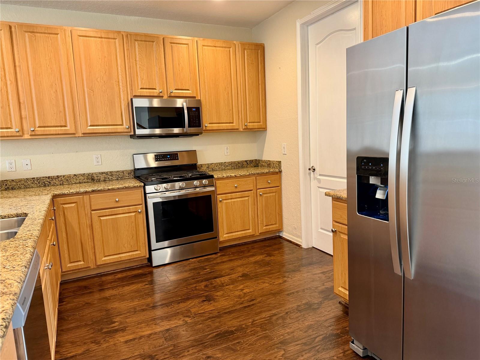 TOWNHOMES/CYPRESS WALK PH I - Residential Lease