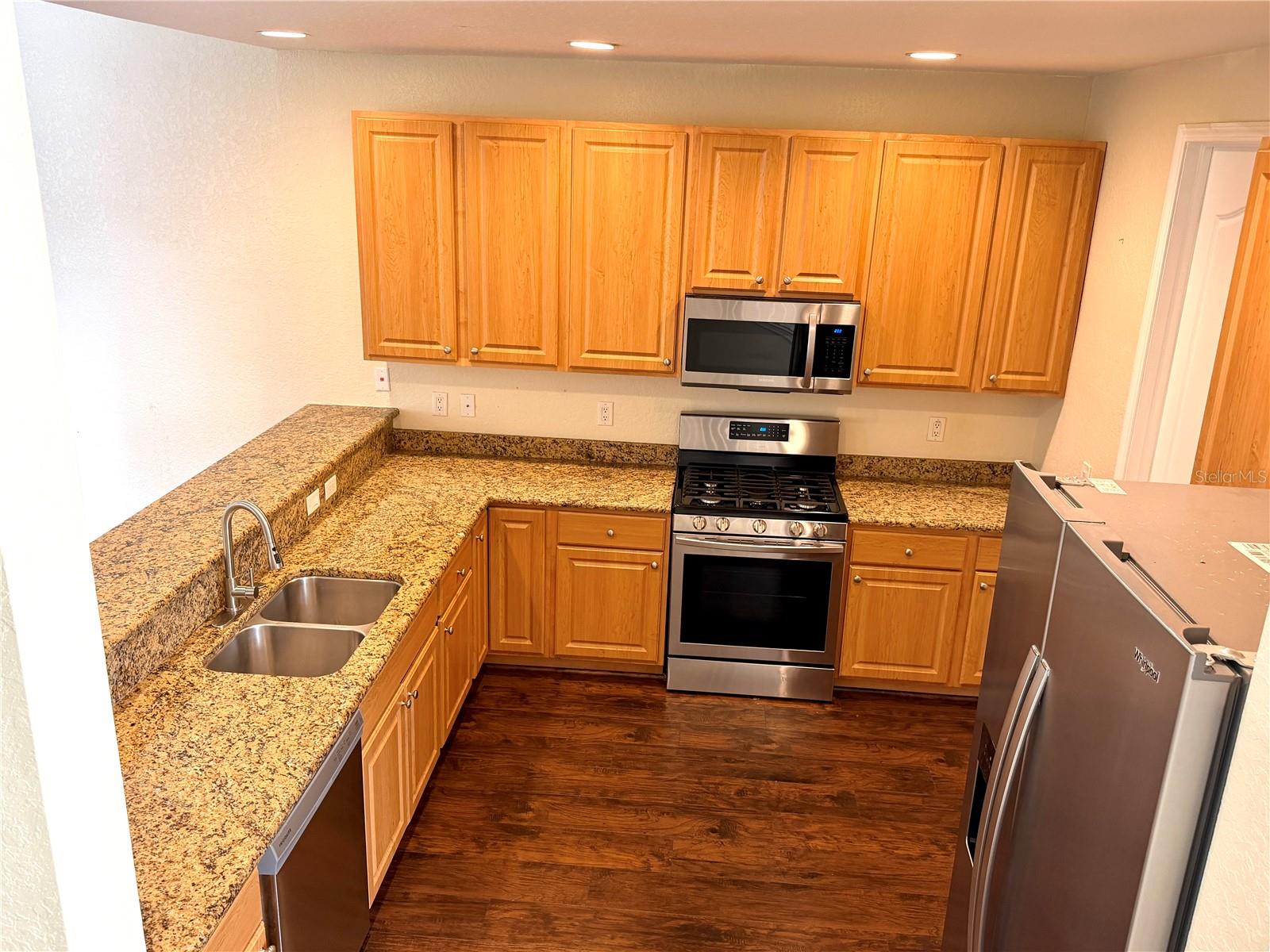 TOWNHOMES/CYPRESS WALK PH I - Residential Lease