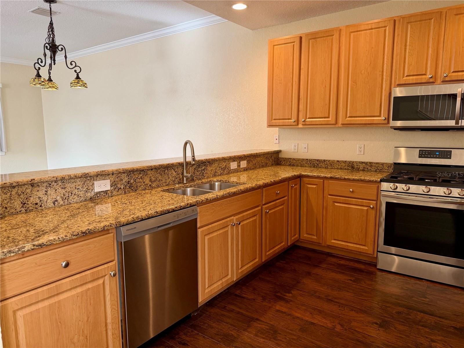 TOWNHOMES/CYPRESS WALK PH I - Residential Lease