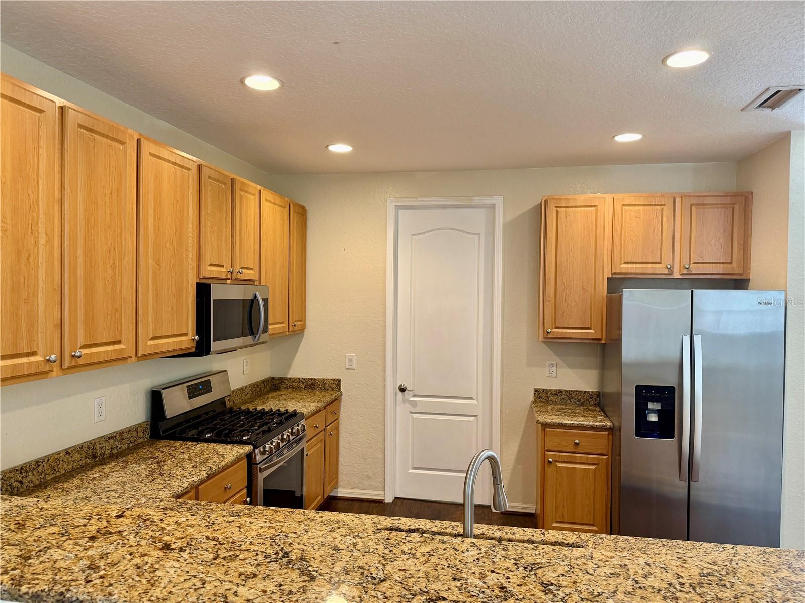 TOWNHOMES/CYPRESS WALK PH I - Residential Lease