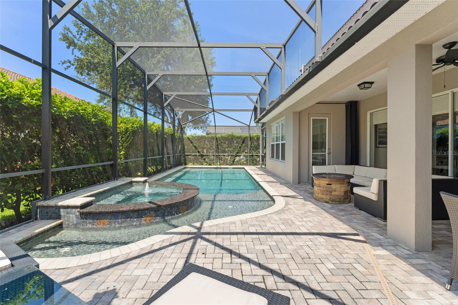 390 ANESSA ROSE LOOP