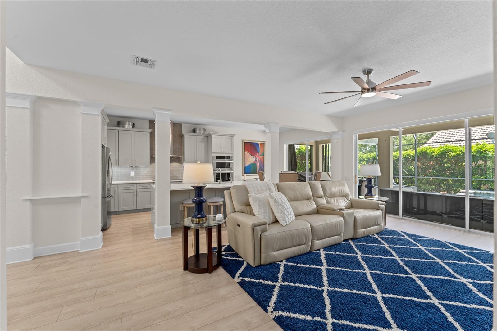 390 ANESSA ROSE LOOP