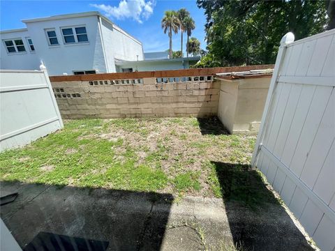 A home in SOUTH DAYTONA