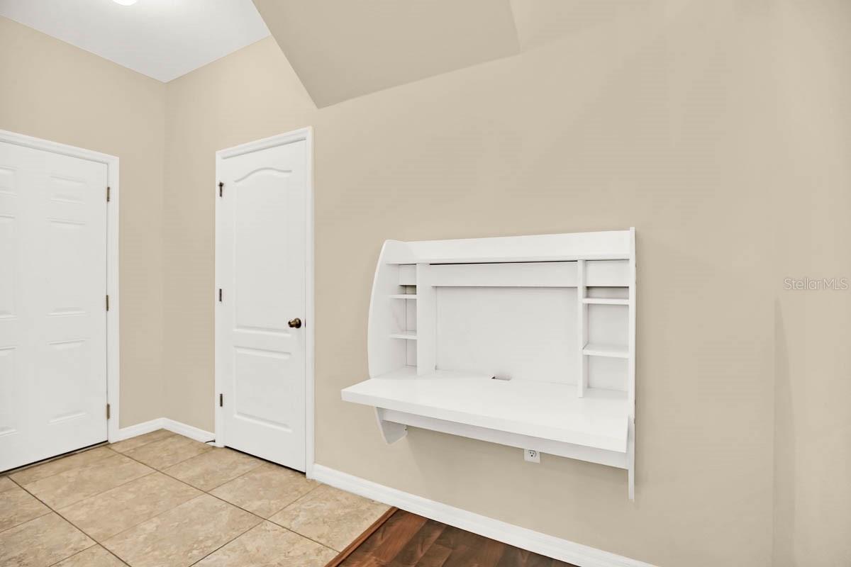 FISHHAWK RANCH PH 2 TRACT 12B - Residential Lease