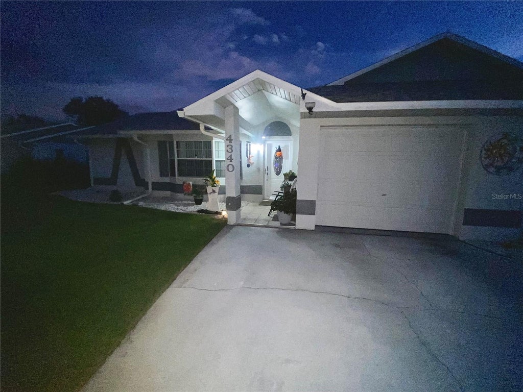 Photo of 4340 Vantage Circle, Sebring, FL 33872 (MLS # L4964186)