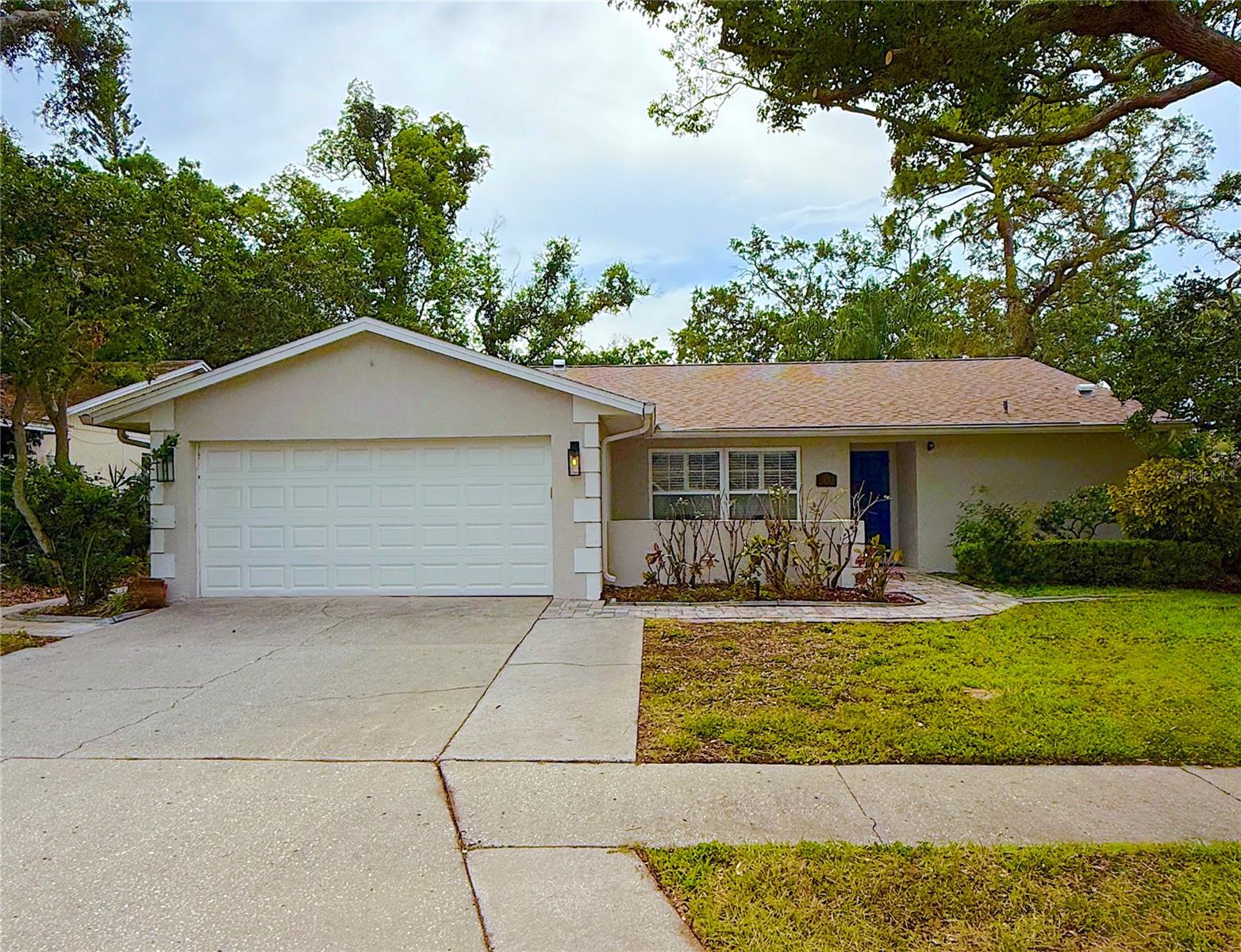 25 HARBOR OAKS CIRCLE