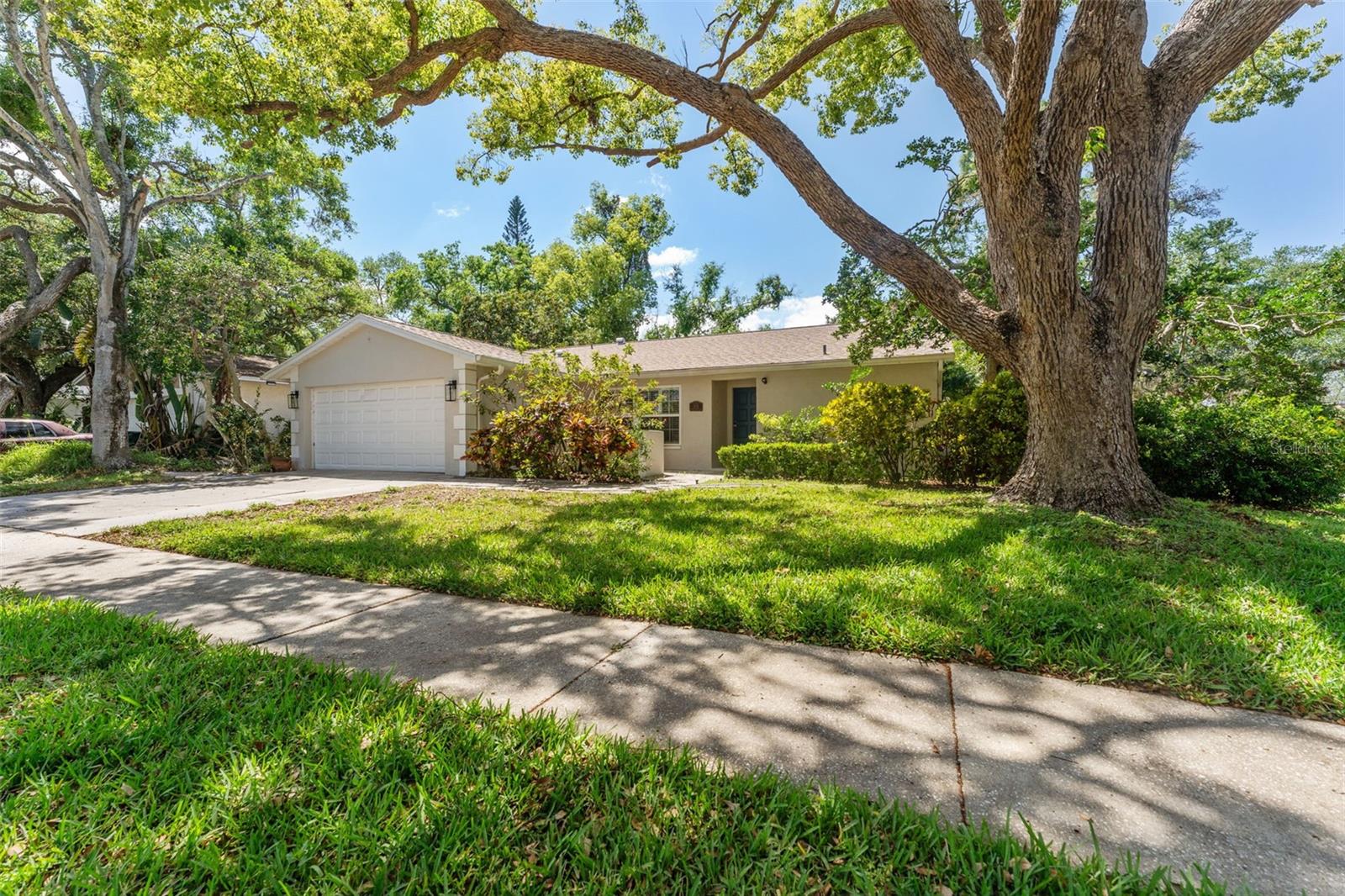 25 HARBOR OAKS CIRCLE