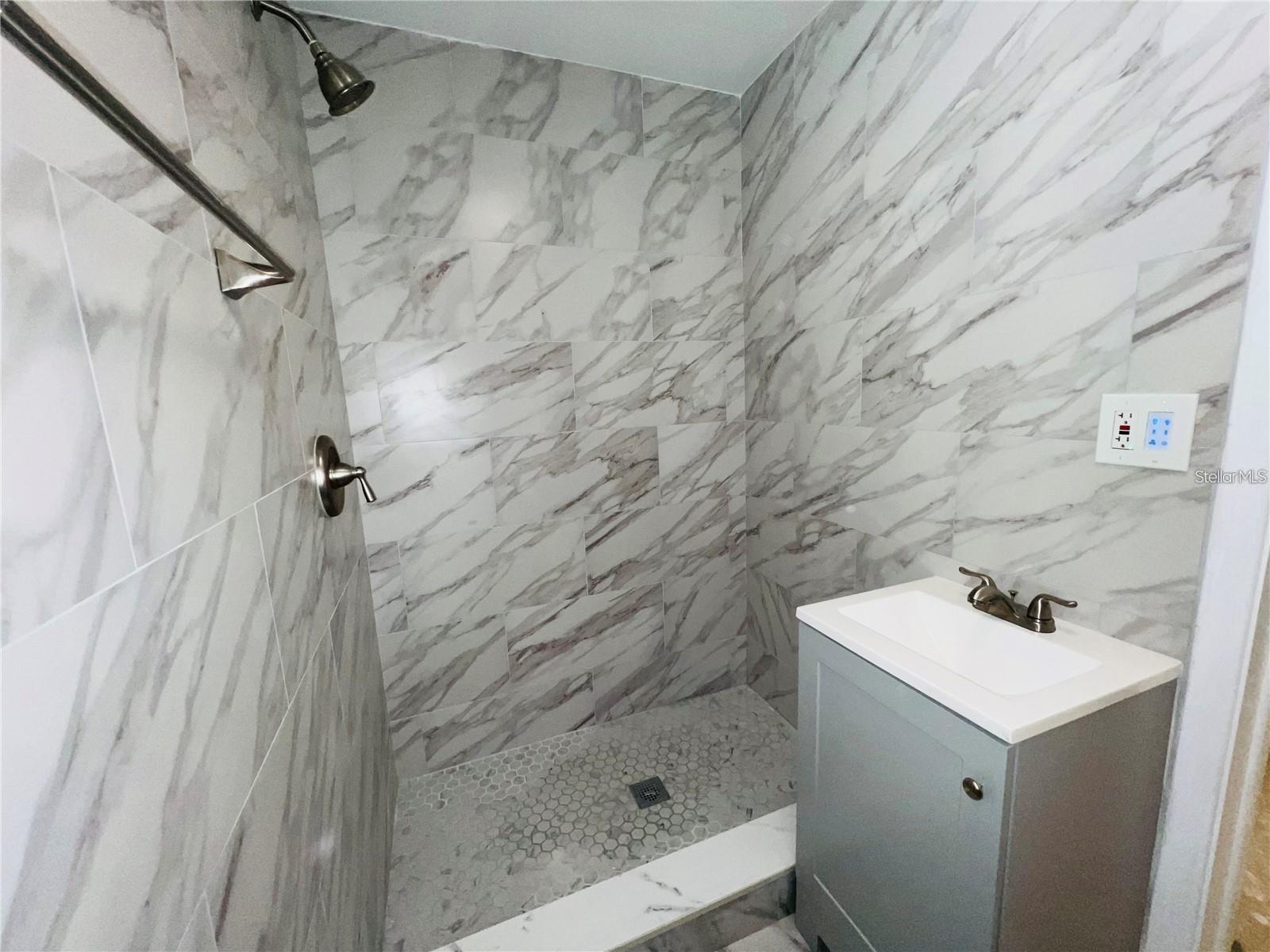 PLEASANT VIEW TERRACE 4TH ADD - Residential Lease