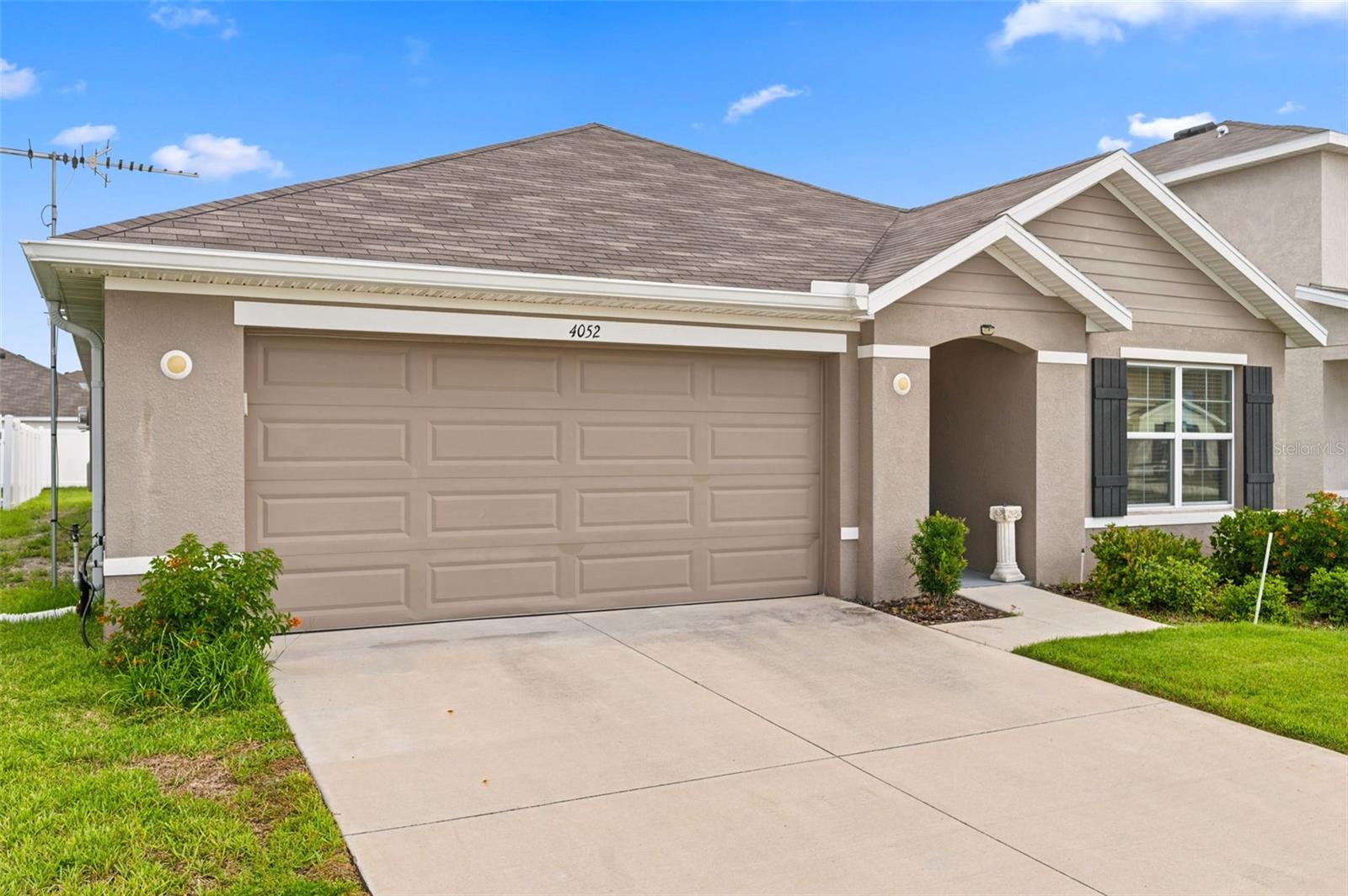 4052 AUTUMN AMBER DRIVE