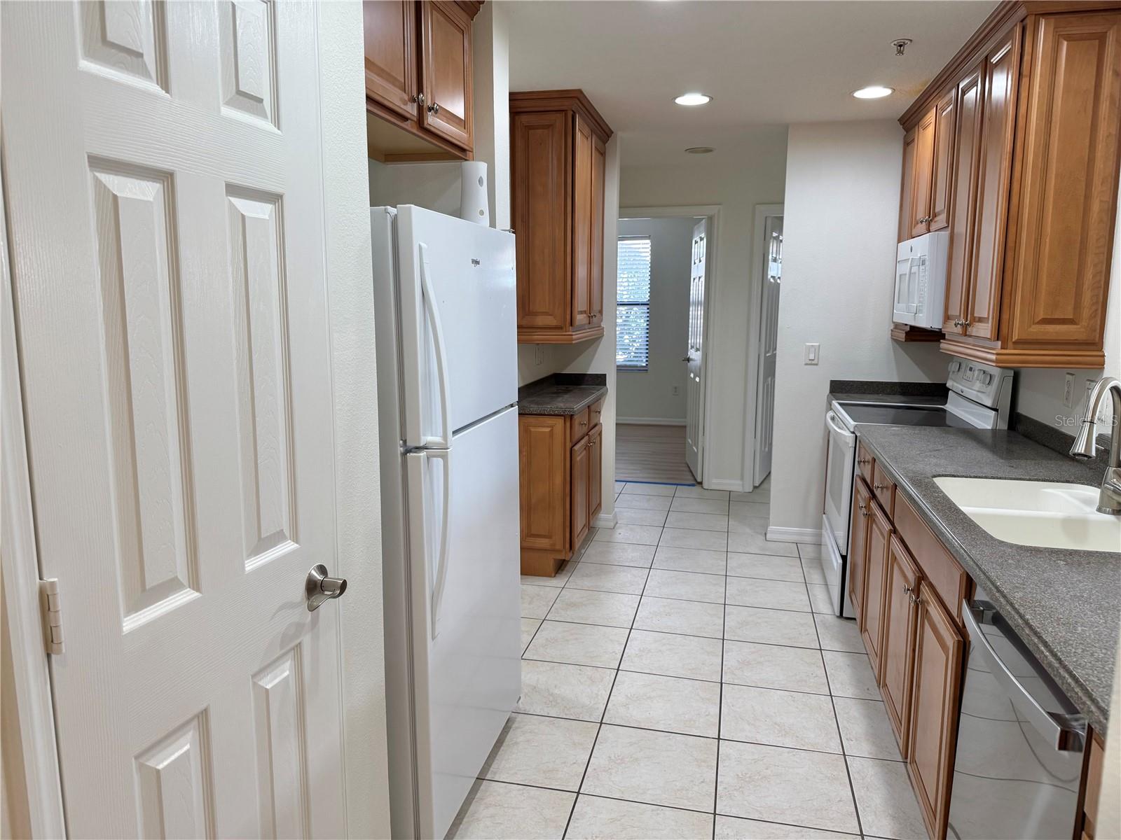 PALMA SOLA TRACE - Residential Lease