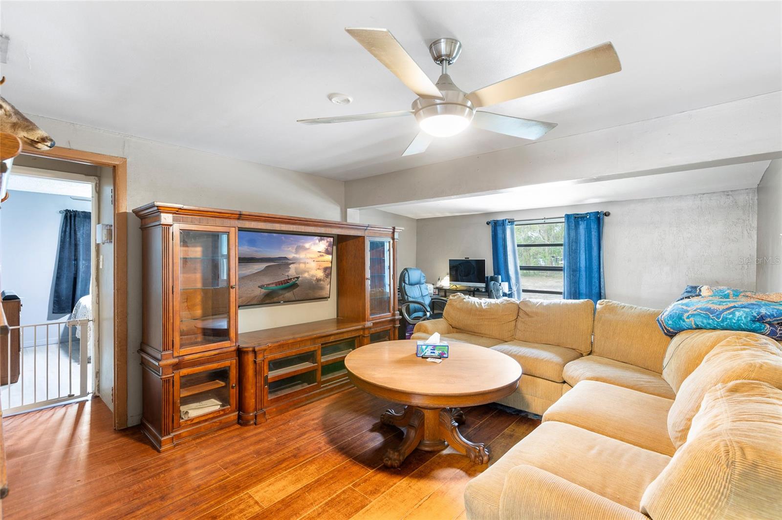 APACHE SHORES UNIT 04 - Residential