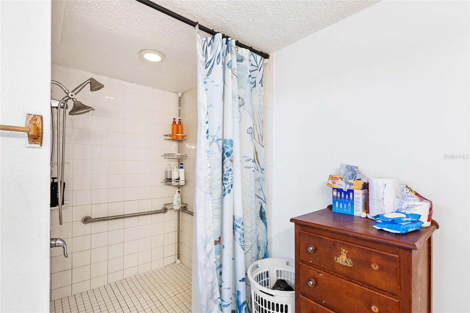 APACHE SHORES UNIT 04 - Residential