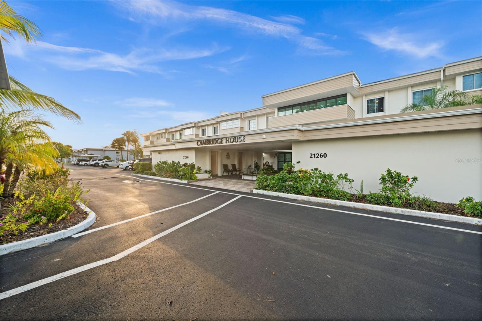 CAMBRIDGE HOUSE - Residential