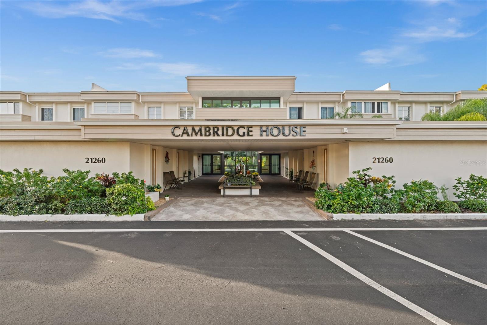 CAMBRIDGE HOUSE - Residential