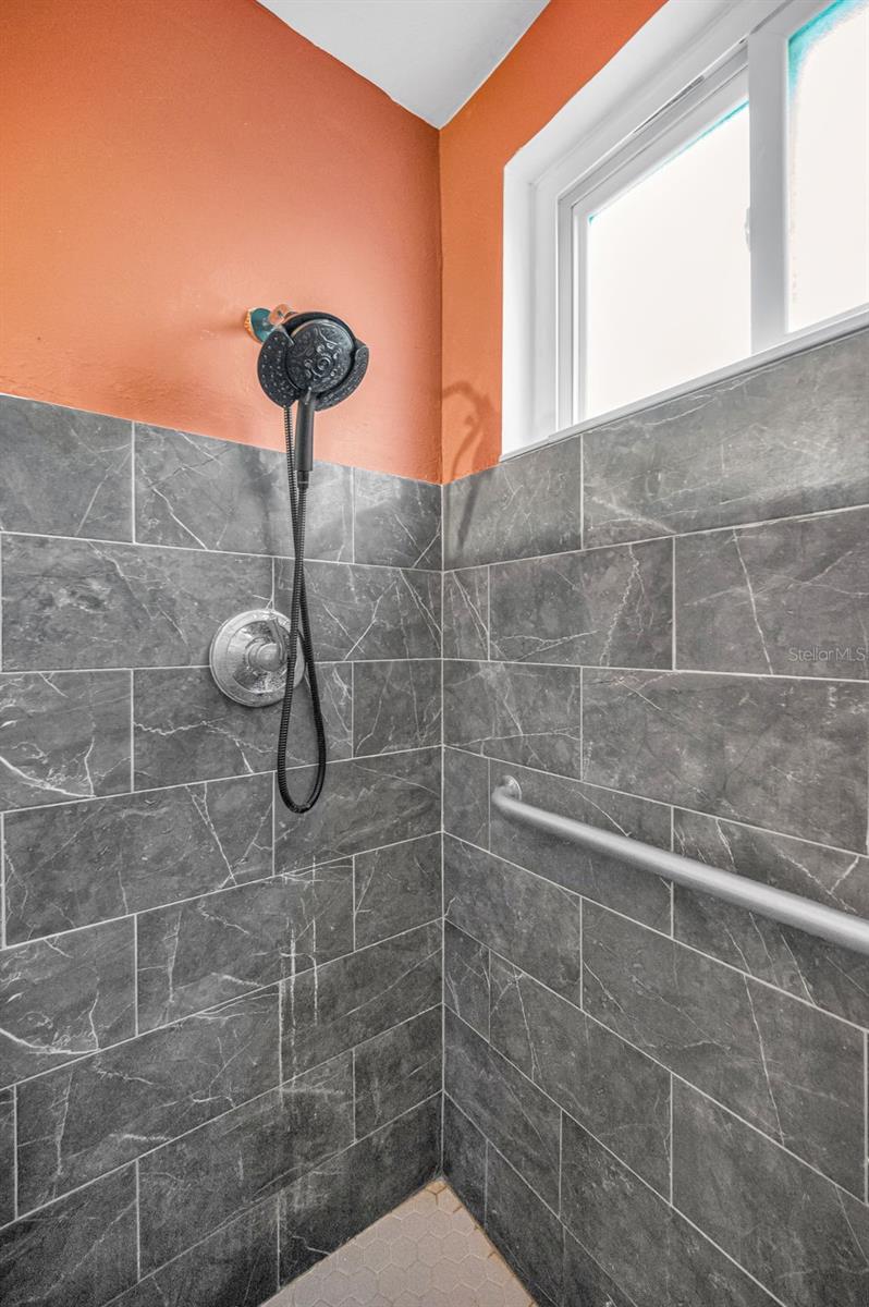 ON TOP OF THE WORLD - Residential