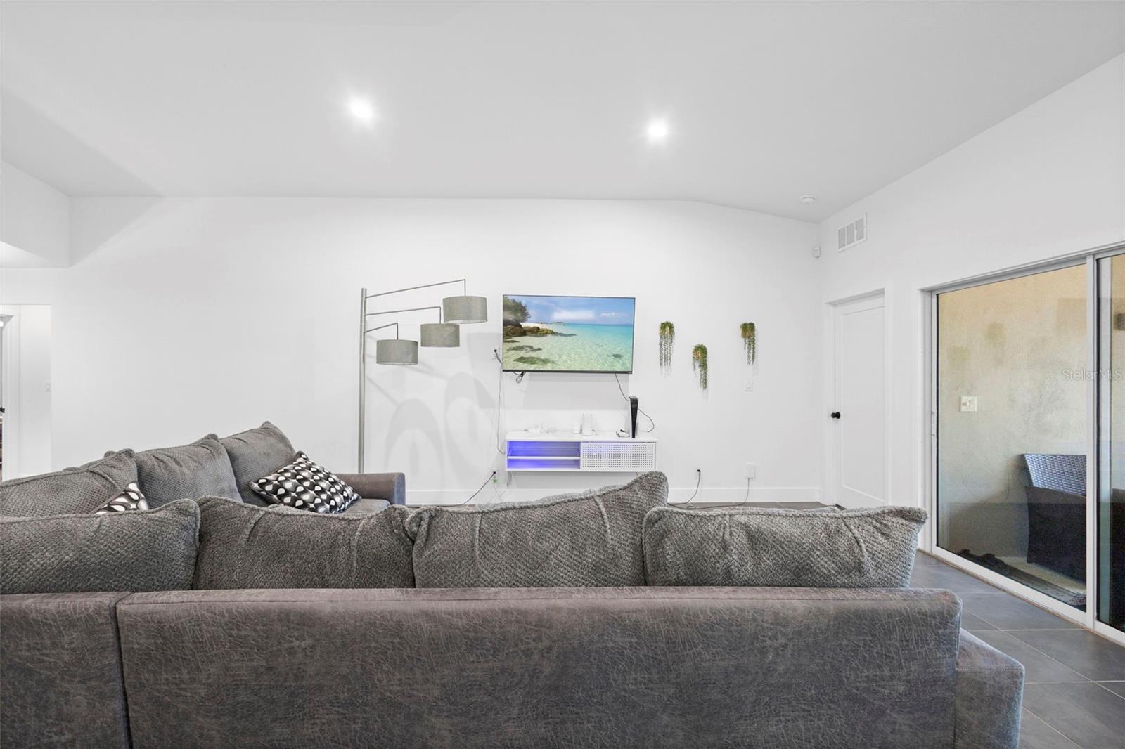 WEST HIGHLANDS - Residential