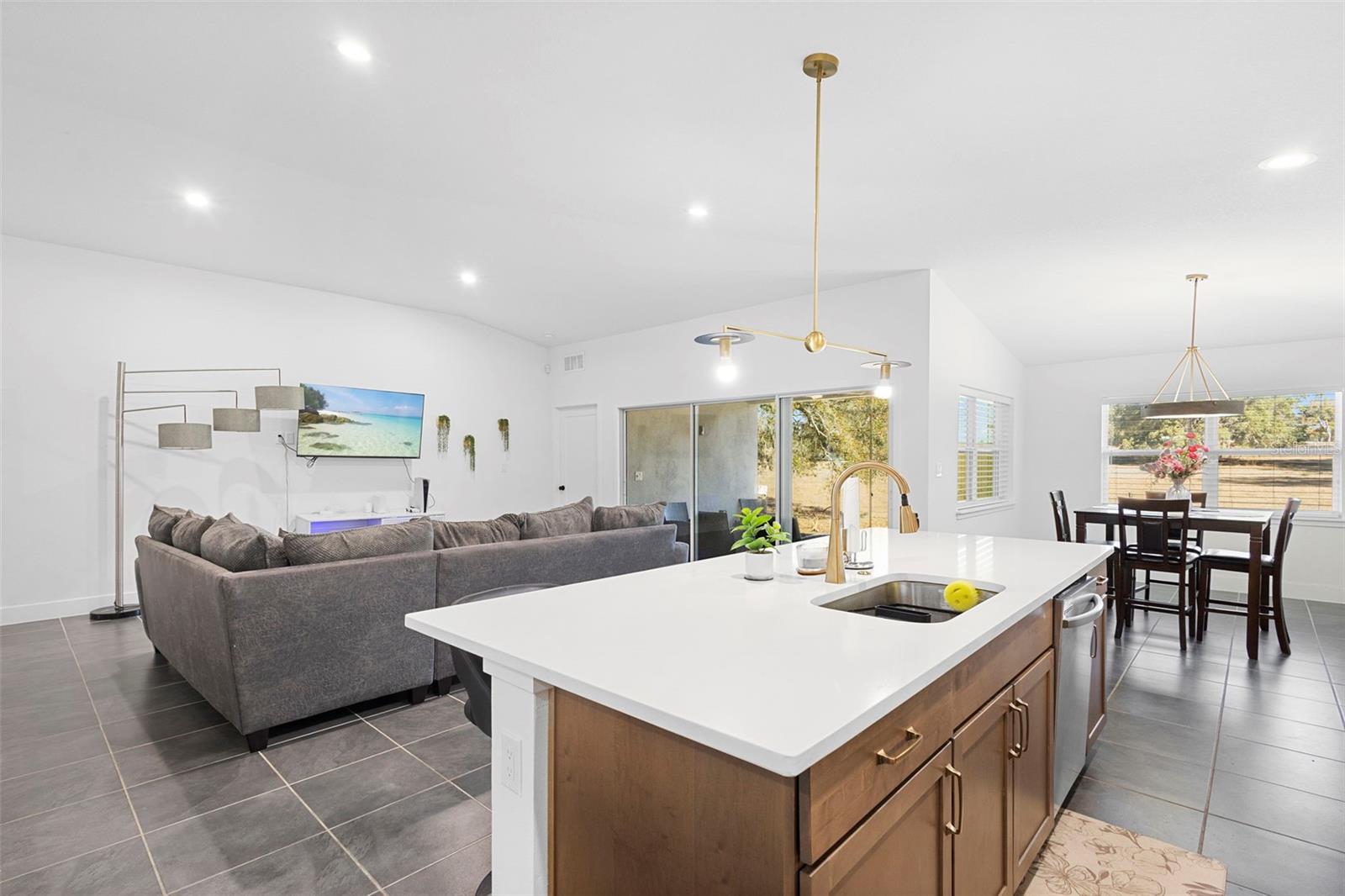 WEST HIGHLANDS - Residential