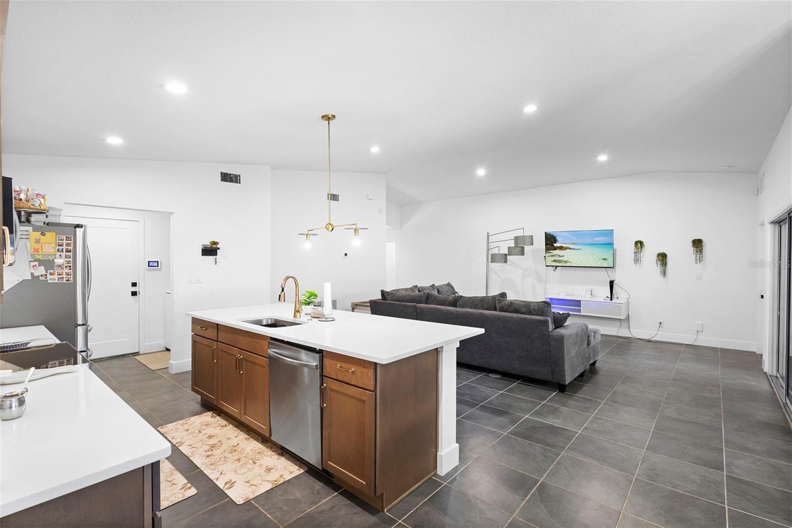 WEST HIGHLANDS - Residential