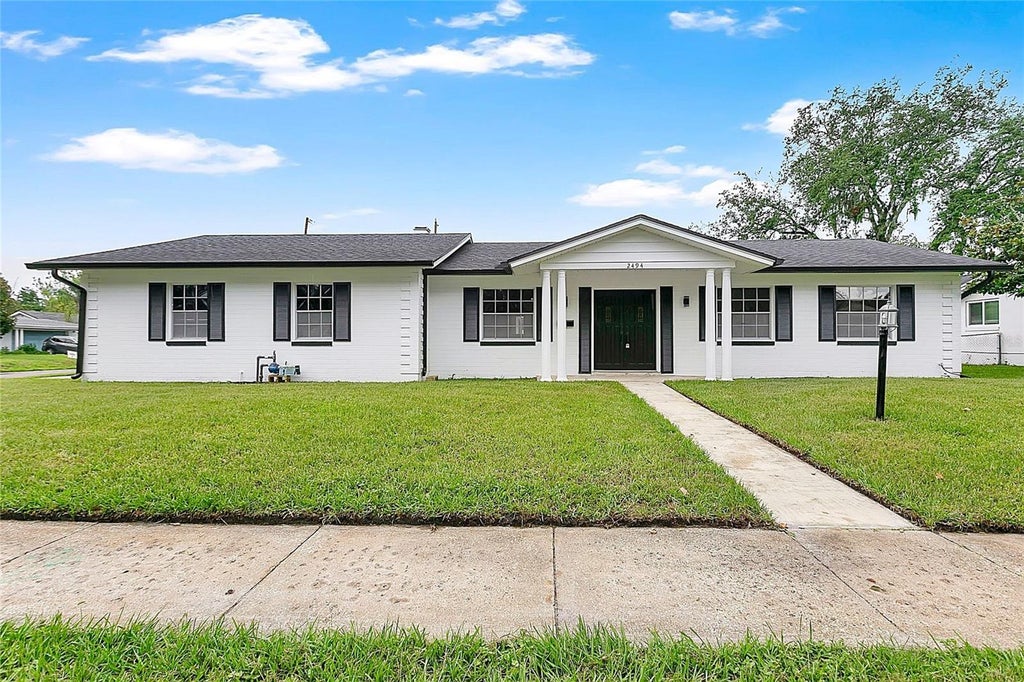 Photo of 2494 Castlewood Road, Maitland, FL 32751 (MLS # O6419597)