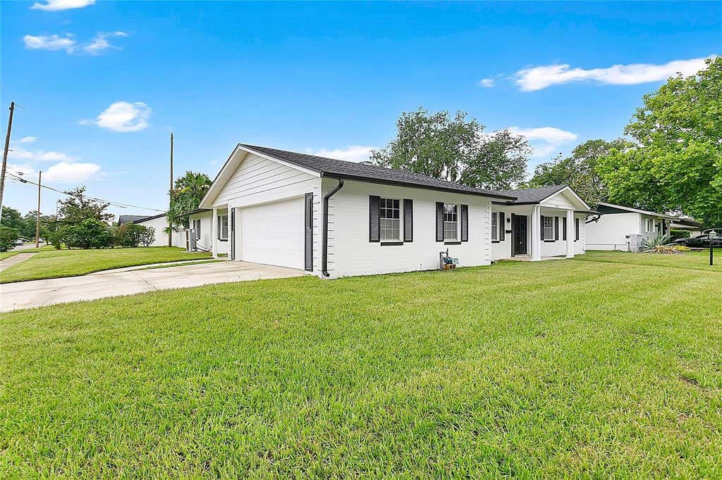 Photo of 2494 Castlewood Road, Maitland, FL 32751 (MLS # O6419597)