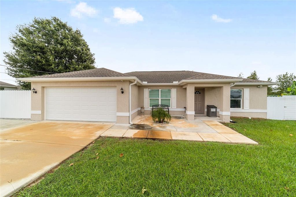 Photo of 31 Juniper Loop Terrace, Ocala, FL 34480 (MLS # OM710779)