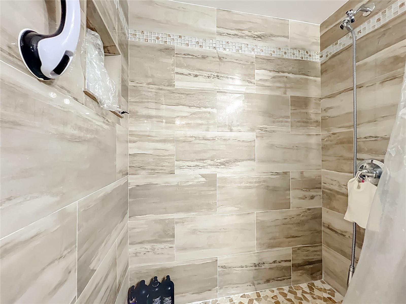 SANDY COVE - Residential