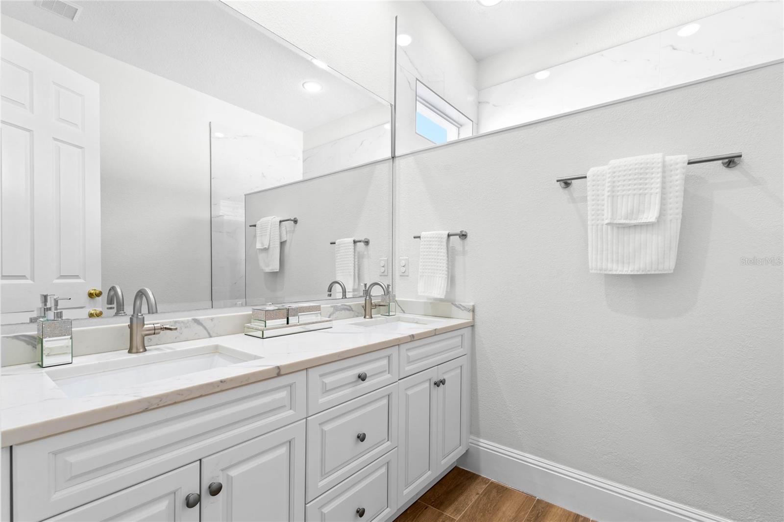 KEENES POINTE - Residential