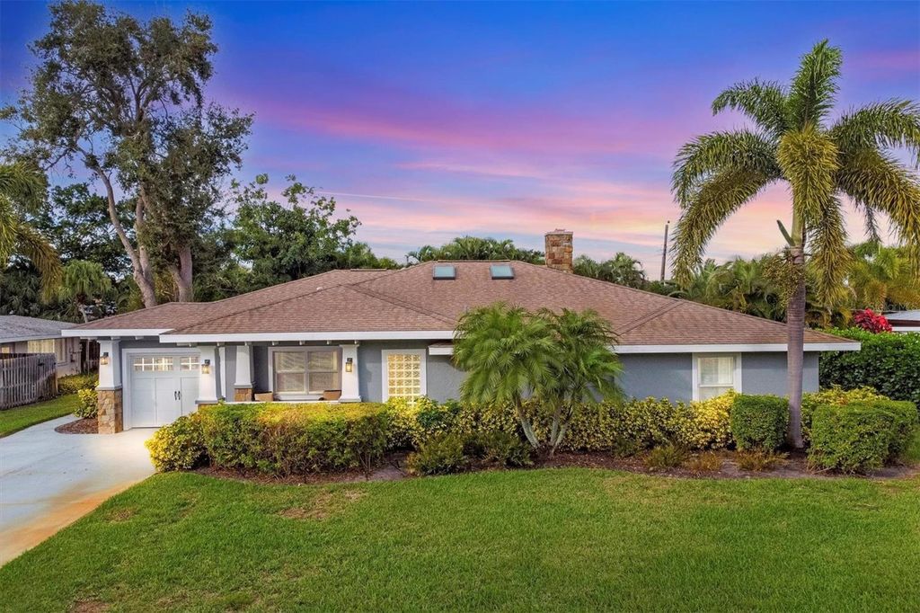Photo of 416 Sunset Drive, Venice, FL 34285 (MLS # A4684464)