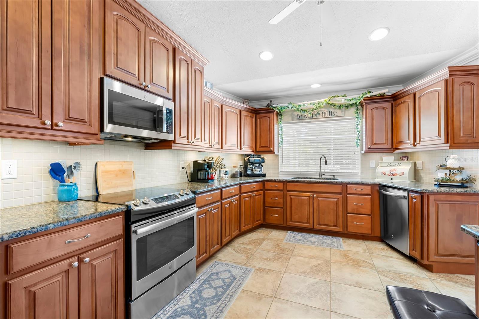 HUNTERS RIDGE - Residential