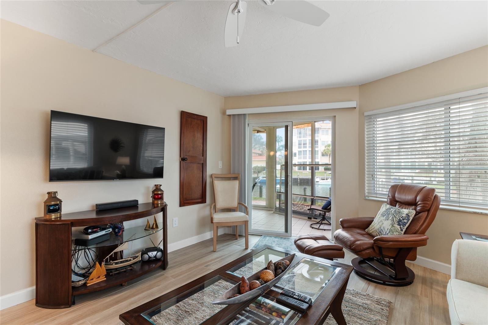 SIESTA HARBOR I - Residential