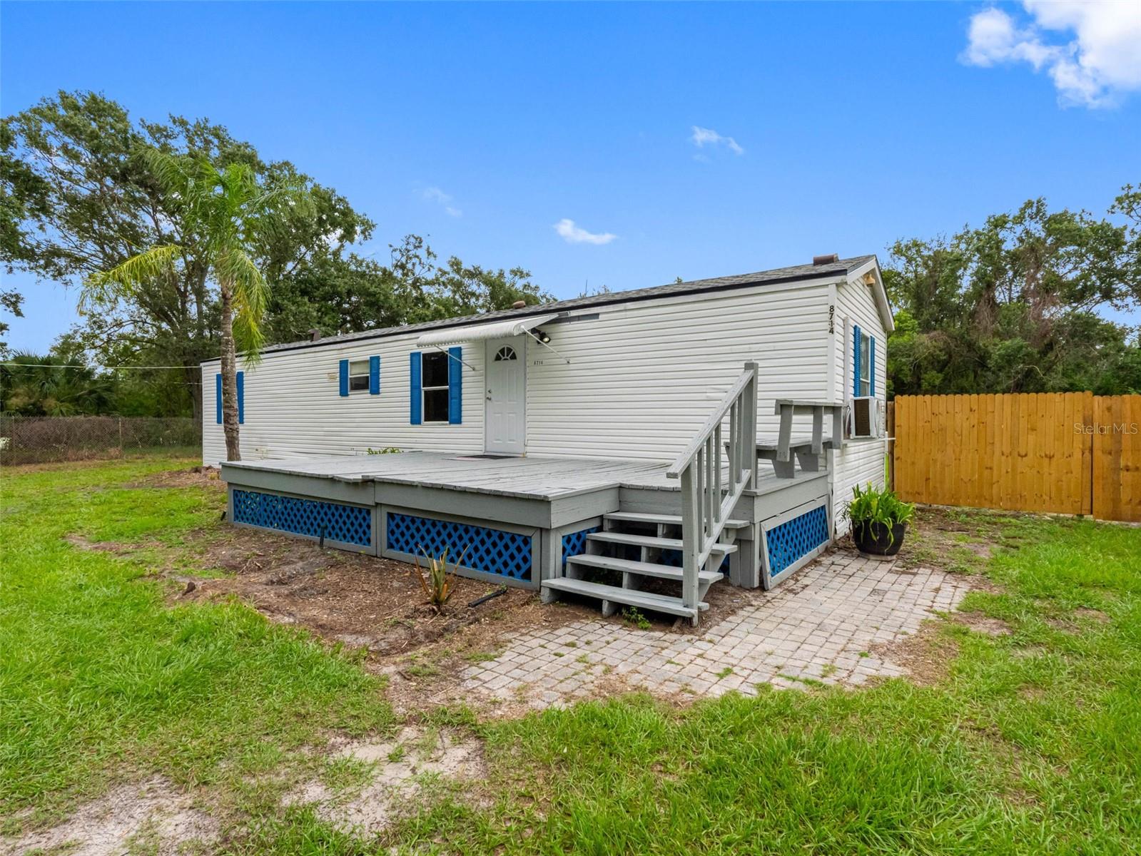 8714 N MEADOWVIEW CIRCLE