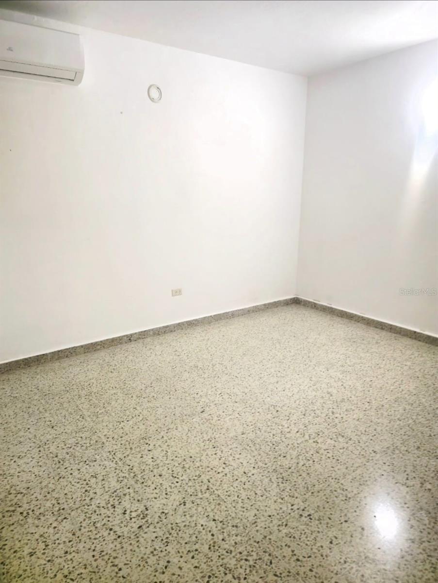 263 CALLE RIALTO URB ENSANCHE RAMÍREZ