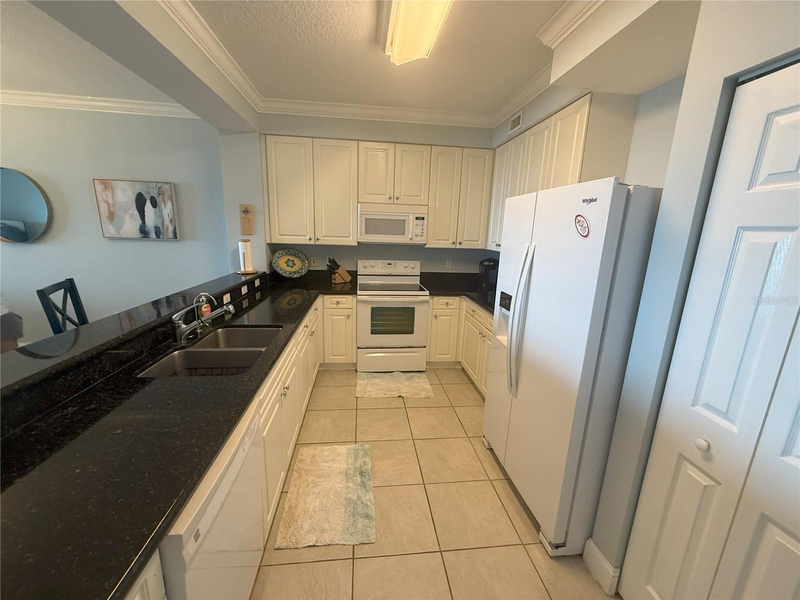 SURF CLUB CONDO 03 - Residential Lease