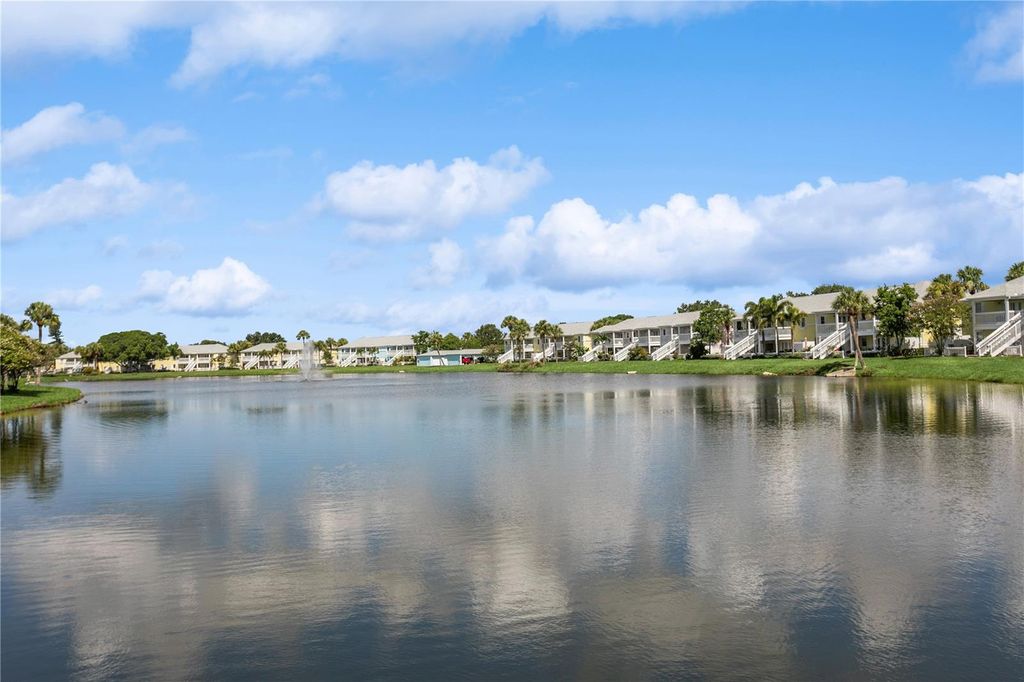 Photo of 265 Seahorse Drive SE #B, St Petersburg, FL 33705 (MLS # O6404379)