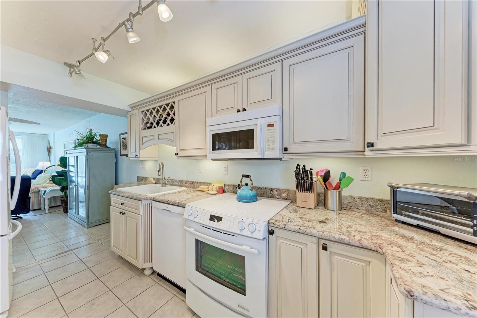 MARTINIQUE APTS SOUTH - Residential