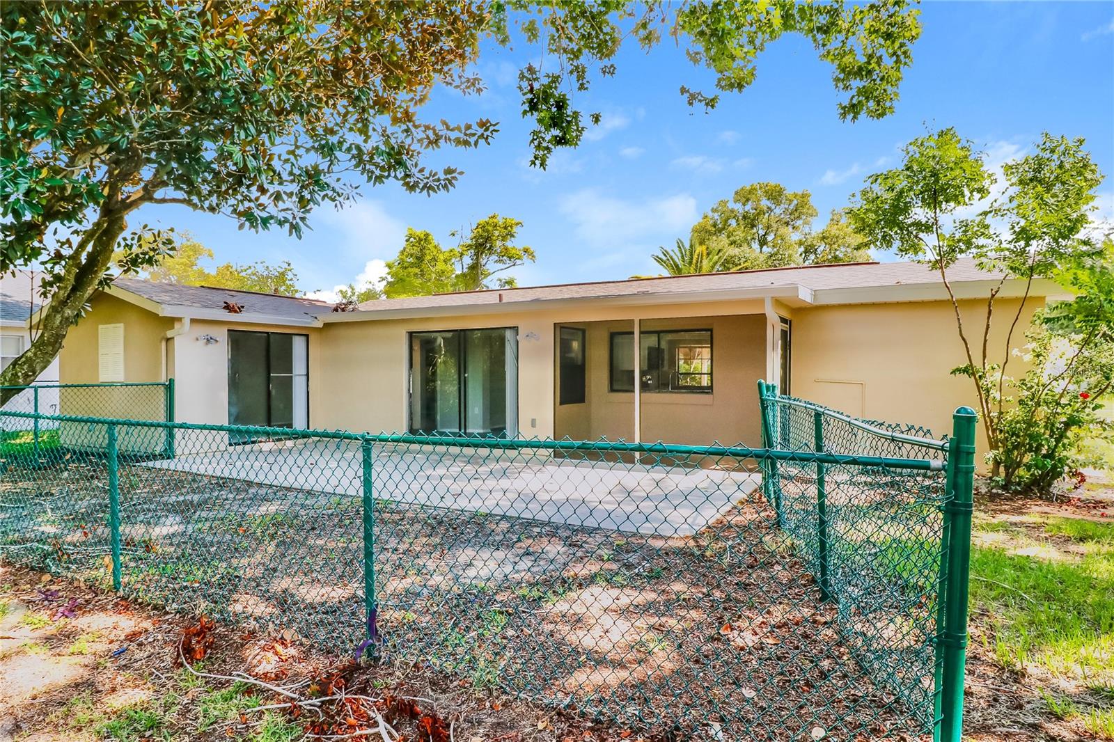 PARK LAKE ESTATES - Residential Lease