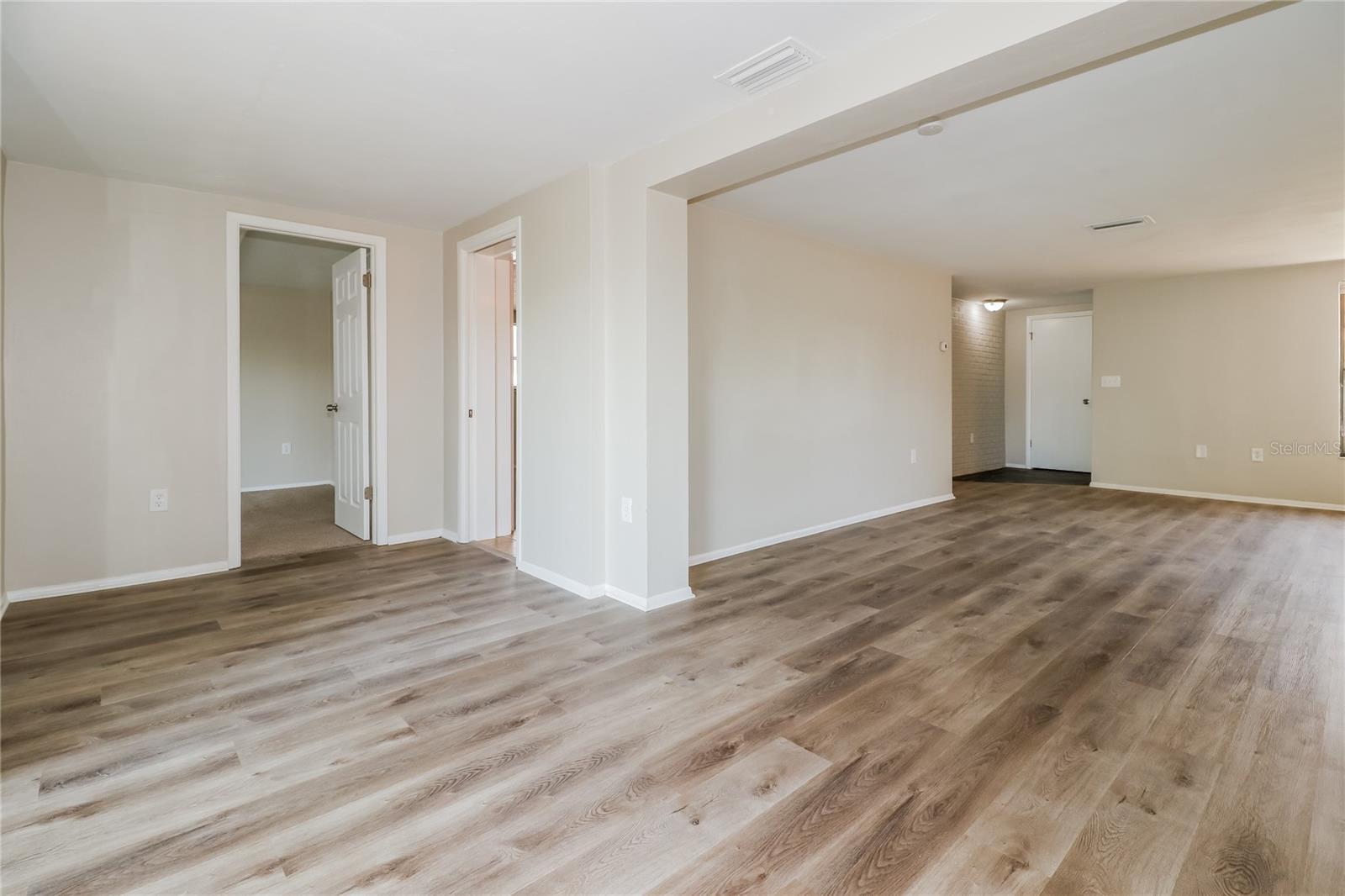 PARK LAKE ESTATES - Residential Lease