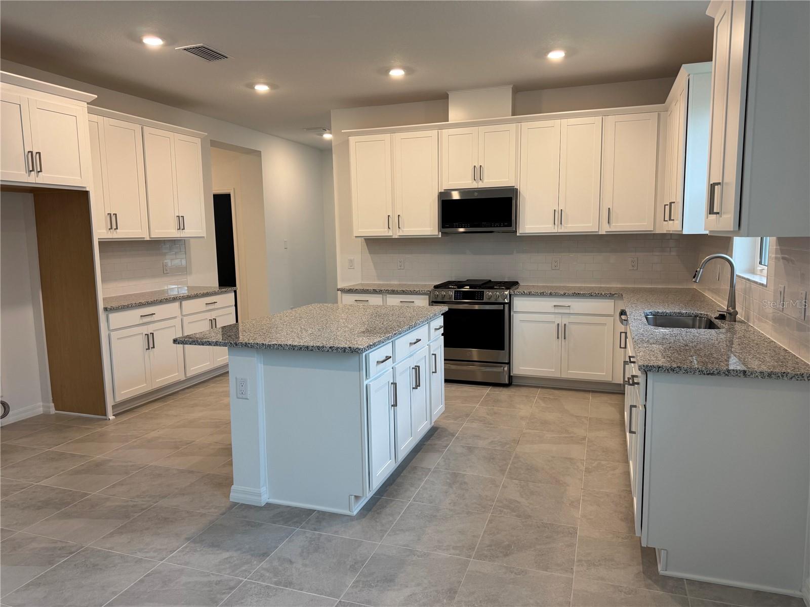 SWEETWATER VILLAS AT LAKEWOOD RANCH - Residential