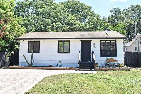 Photo of 233 N Hudson Street, Orlando, FL 32835 (MLS # O6322315) Photo of 233 N Hudson Street, Orlando, FL 32835 (MLS # O6322315)