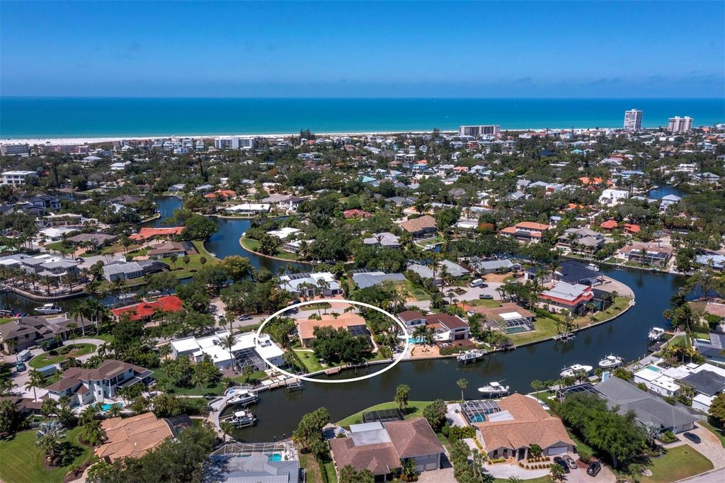 Photo of 819 Paradise Way, Sarasota, FL 34242 (MLS # A4693282)