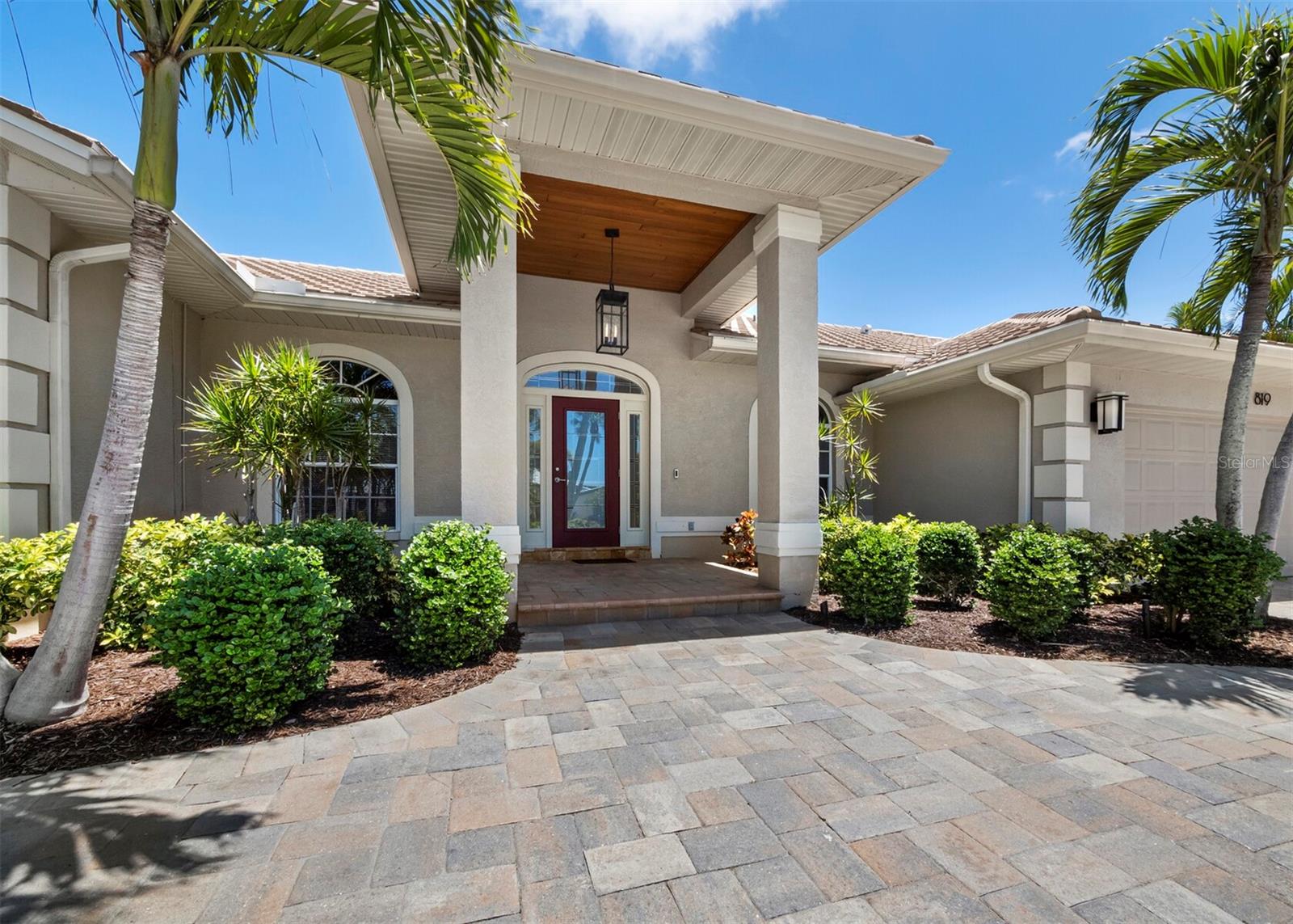 819 PARADISE WAY