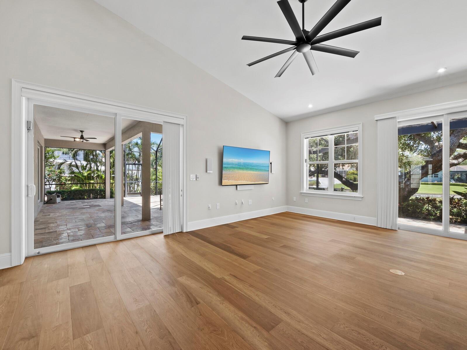 SIESTA ISLES - Residential