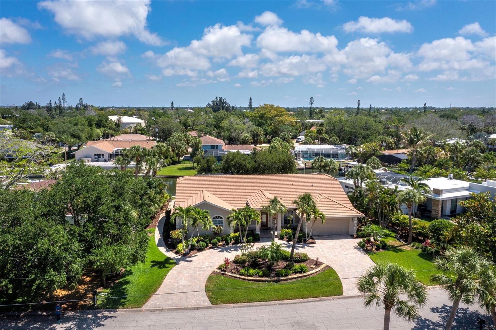 SIESTA ISLES - Residential
