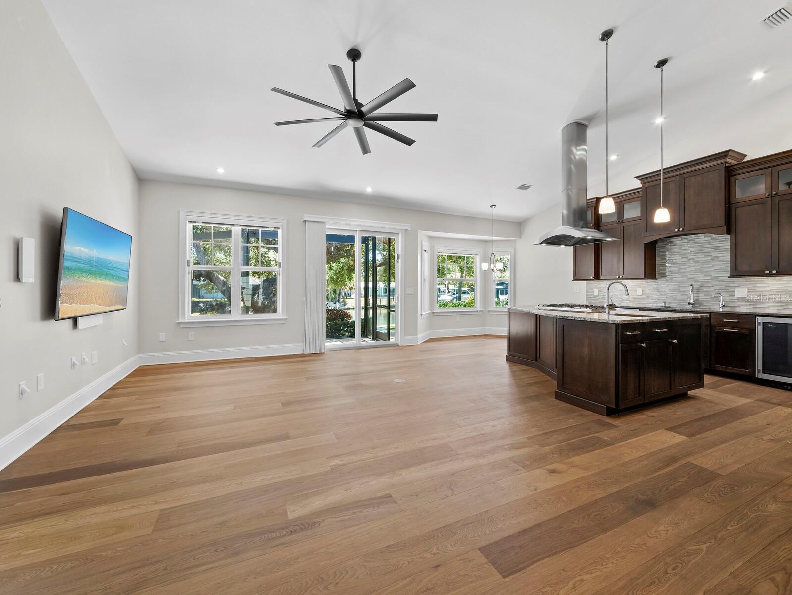 SIESTA ISLES - Residential