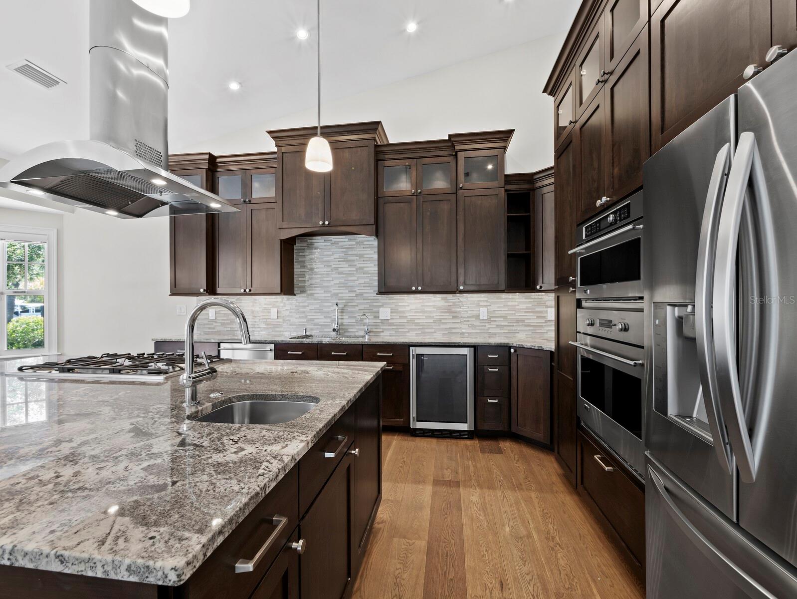 SIESTA ISLES - Residential