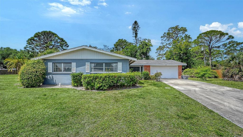 Photo of 2436 Breakwater Circle, Sarasota, FL 34231 (MLS # A4693089)