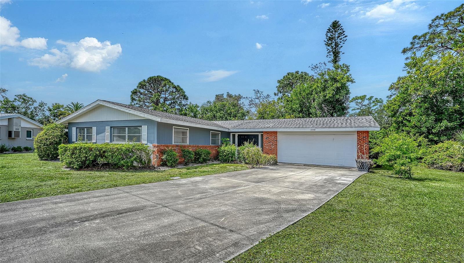 2436 BREAKWATER CIRCLE