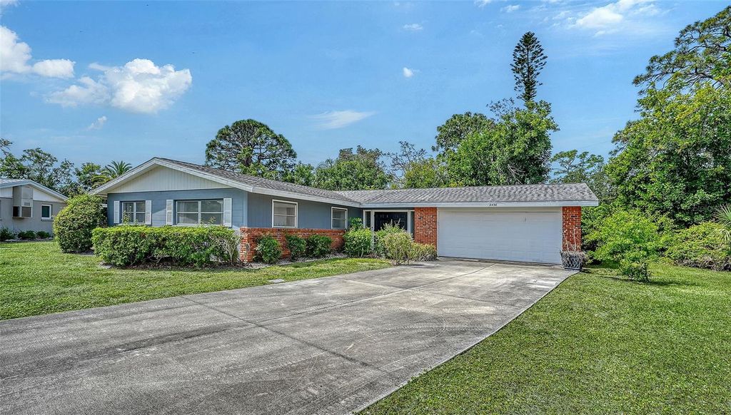 Photo of 2436 Breakwater Circle, Sarasota, FL 34231 (MLS # A4693089)
