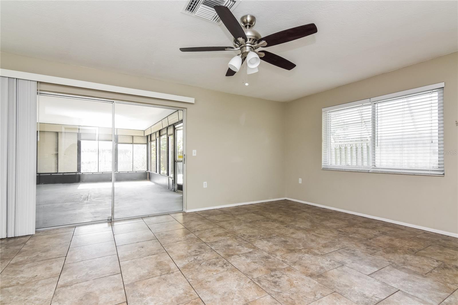 SEVEN SPGS HOMES - Residential Lease