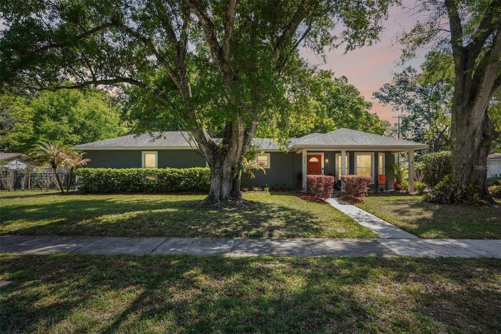 Photo of 327 S Lakeview Avenue, Winter Garden, FL 34787 (MLS # O6394438)
